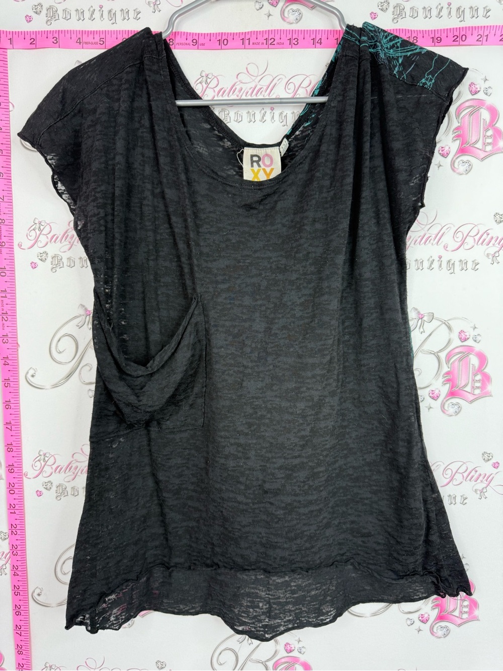 Roxy Black Short Sleeve Lightweight Pocket Tee with Teal Accent rare
